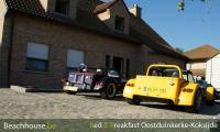 kitcar geparkeerd aan bb beachhouse